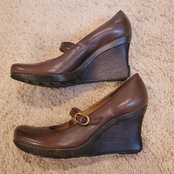 Kenneth Cole Reaction PLANT A CEDE,  brown leather, Mary Janes WITH FLAIR - Picture 8 of 9